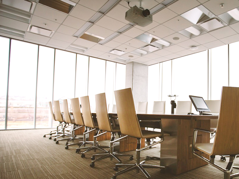 社会人や企業という環境に慣れることができる