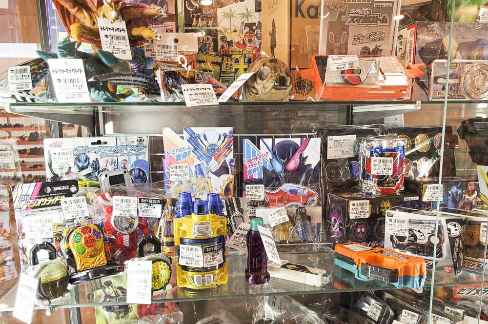 二俣川店には売り場を見て、仮面ライダーグッズを買取に持ってくる人も多い